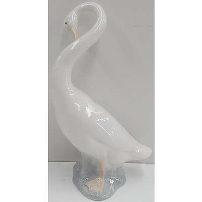 Lladro Nao Goose Figurine