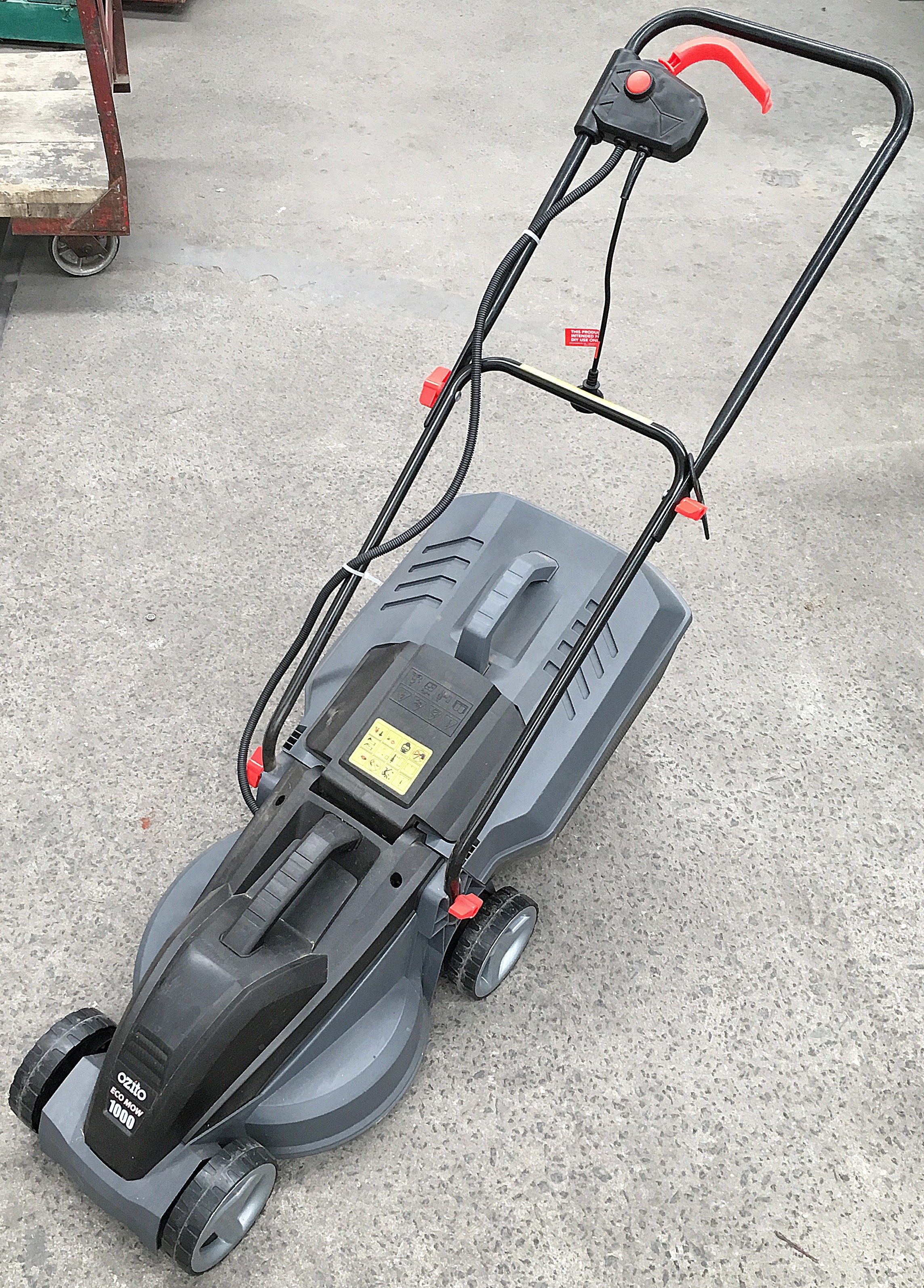 Ozito ecomow 2025 electric mower 1000w