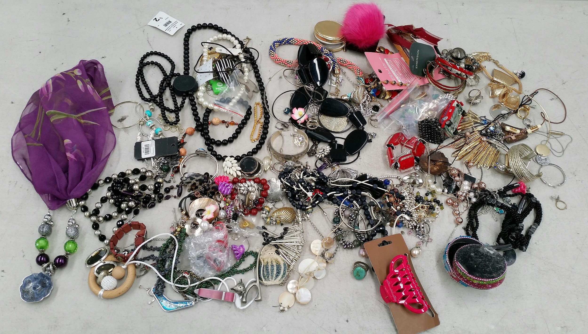 Bulk Lot of Costume Jewellery Lot 1017430 ALLBIDS