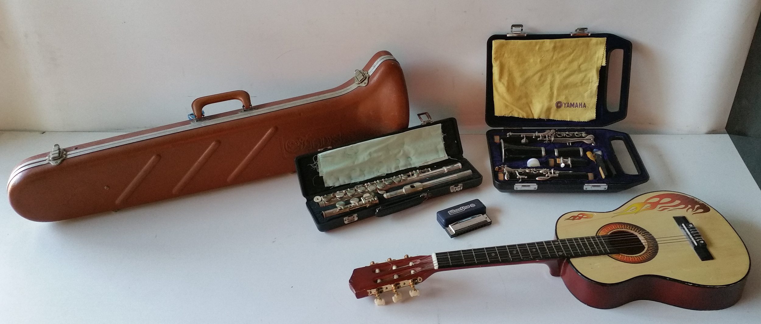  Group  of Musical  Instruments  Lot 1015657 ALLBIDS