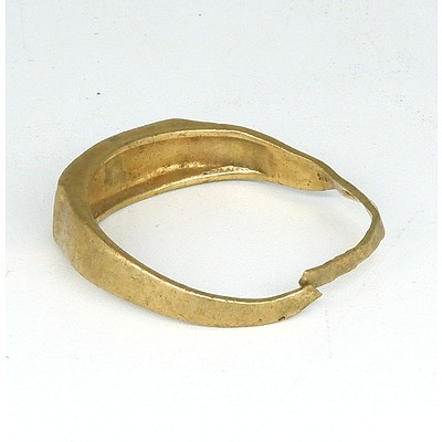 9ct Yellow Gold Ring with Small Diamond