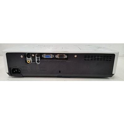 Hitachi CP-RX82 XGA 3LCD Projector