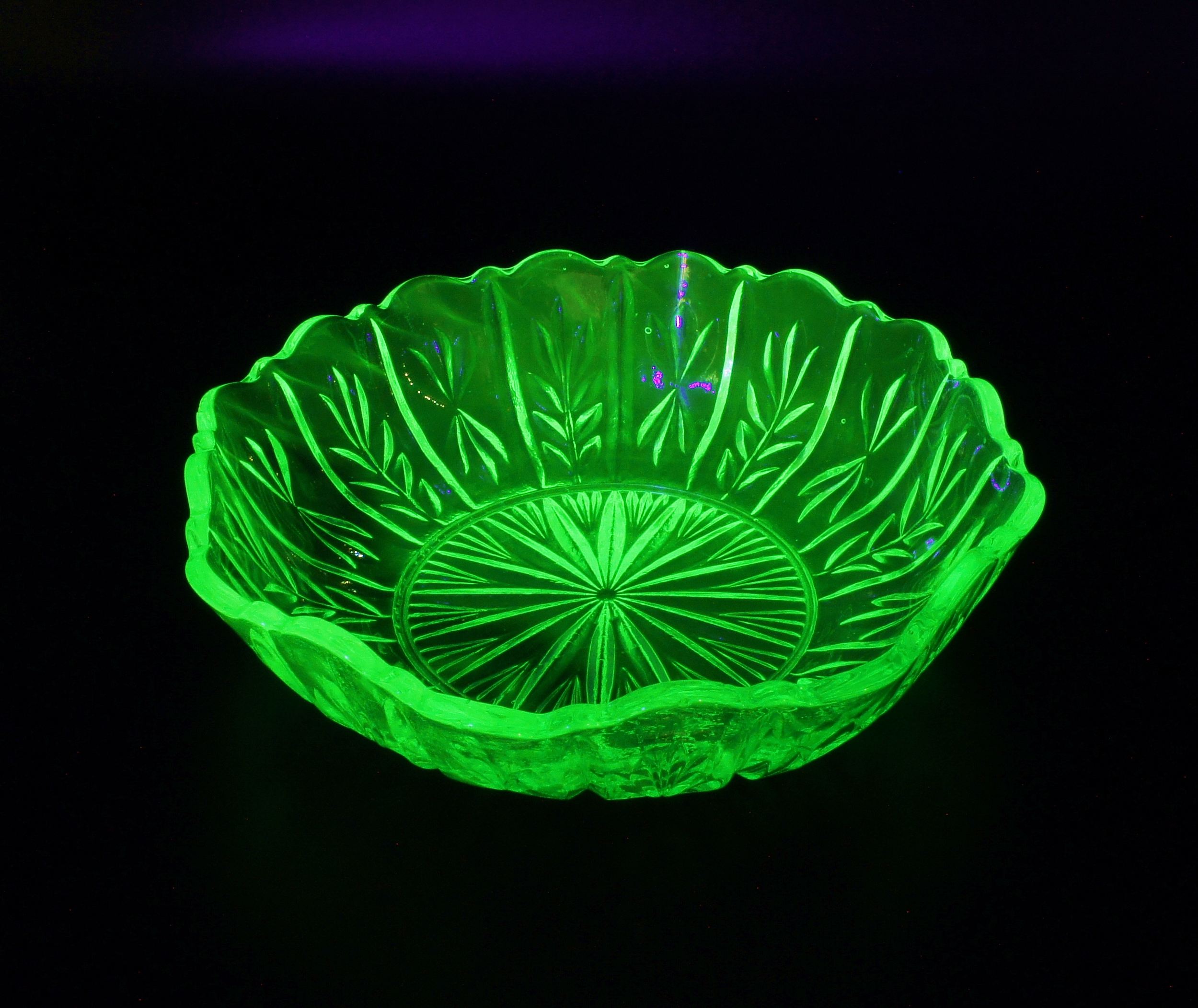 Two Uranium Art Glass Bowls - Lot 1025086 | ALLBIDS