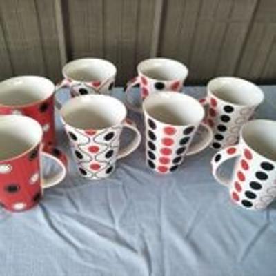 Set of 8 coffee mugs