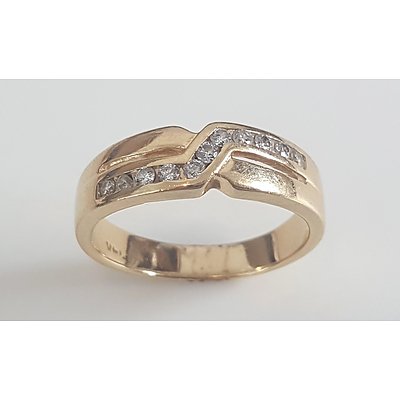 14ct Yellow Gold Ring With Diamonds