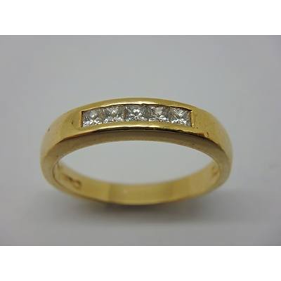 18ct Yellow Gold Ring With Diamonds