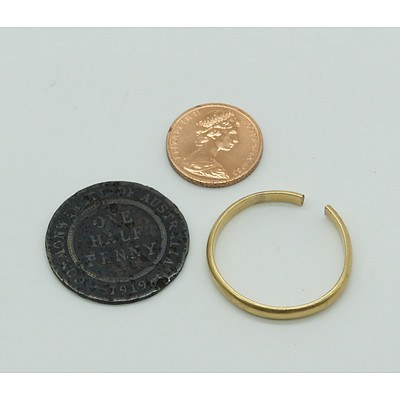 18ct Hylton Yellow Gold Ring and Two Australian Collectable Coins