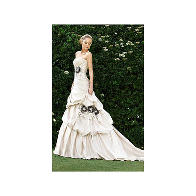 Essence  Designer Wedding Dress - Size 14