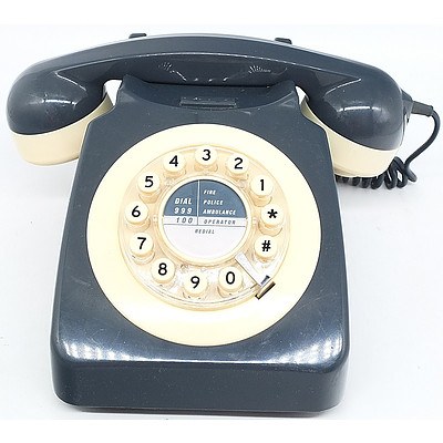 Wild and Wolf Retro Push Button Telephone