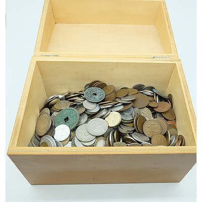 Collection of Australian and International Coins, Including Canada, America, Britain, Hong Kong, Italy, Fiji, Japan and More