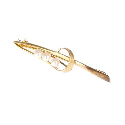 9ct Yellow Gold Brooch with Three Round Cultured Pearls