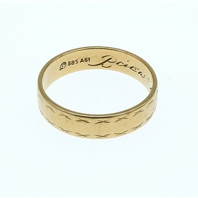 14ct Yellow Gold Wedding Ring with Engraved Edge