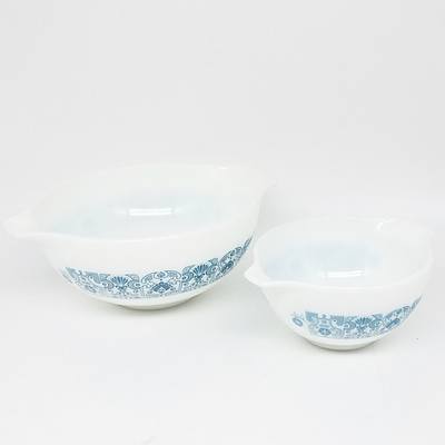 Collection of Pyrex Kitchenware