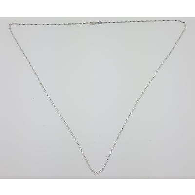 950 Platinum Necklace with unique detail link Approx 16.3grams