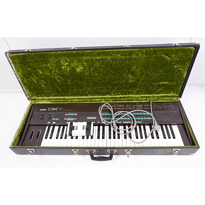 Yamaha DX7 Digital Programmable Algorthm Synthesizer with Hardcase