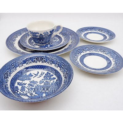 English Churchill Porcelain Blue Willow 33 Piece Dinner Service