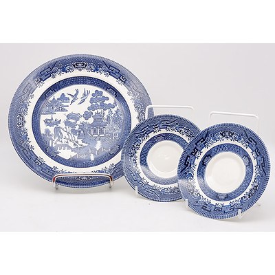 English Churchill Porcelain Blue Willow 33 Piece Dinner Service