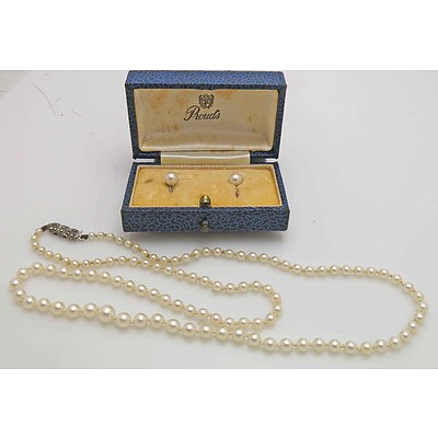 Vintage Pearl Set of Necklace & Earrings