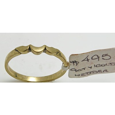 9ct Yellow Gold crescent Ring