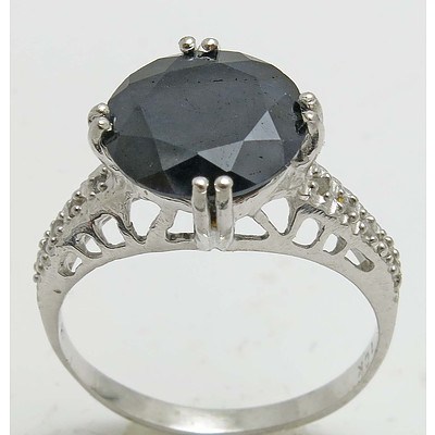 10ct White Gold Sapphire Ring