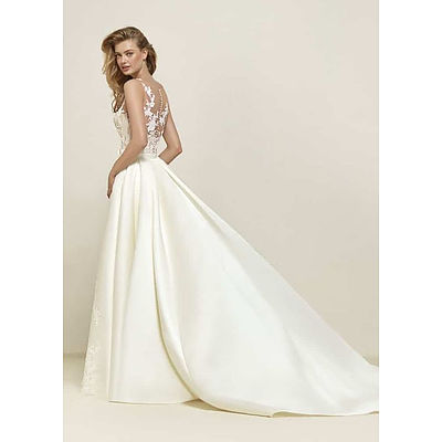Designer Wedding Dress by Pronovias of Barcelona - Size 4 - BRAND NEW