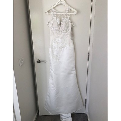 Designer Wedding Dress by Pronovias of Barcelona - Size 4 - BRAND NEW