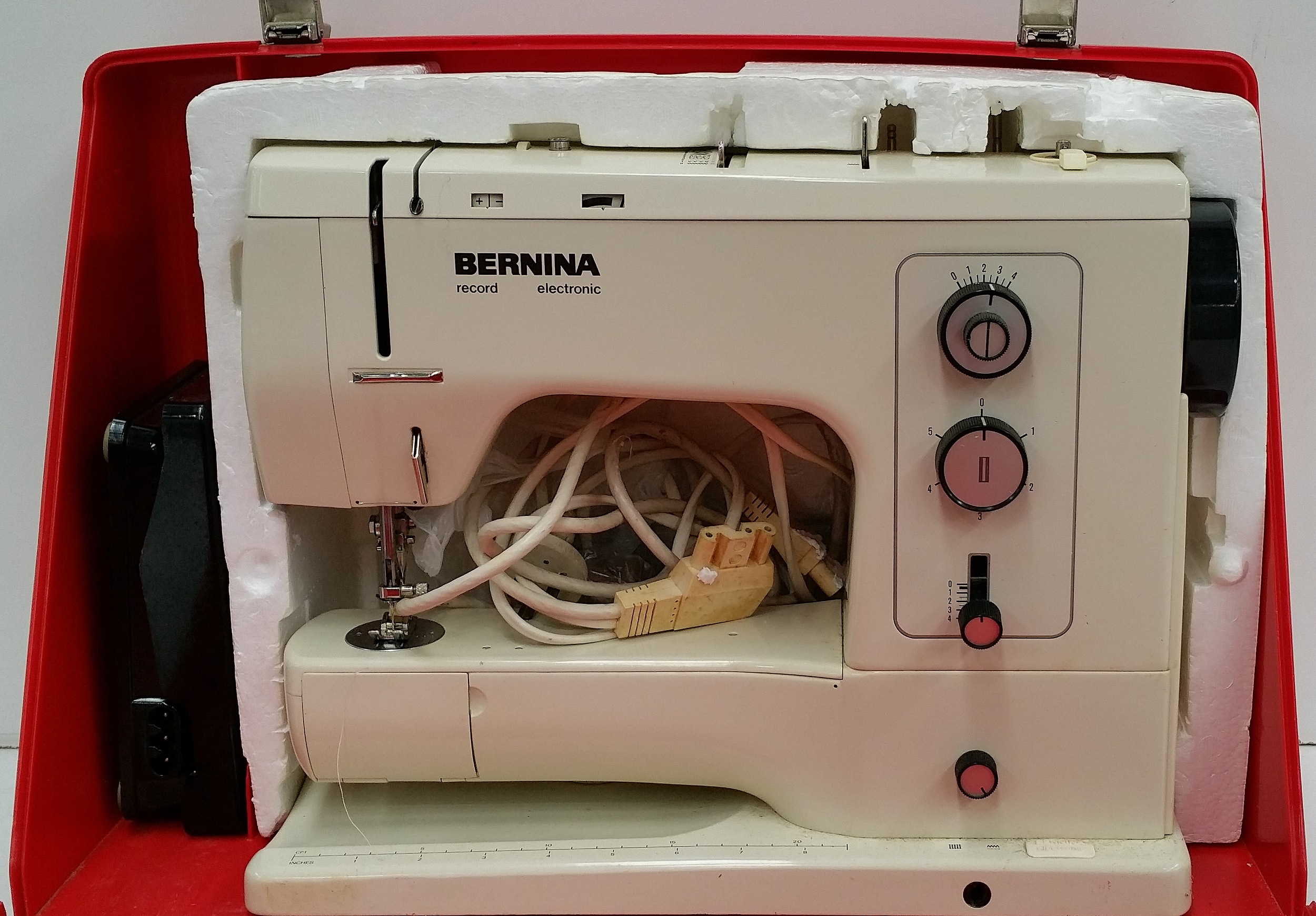 Bernina 830 Sewing Machine and Lot 1025130 ALLBIDS