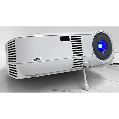 NEC VT695 XGA 3LCD Projector