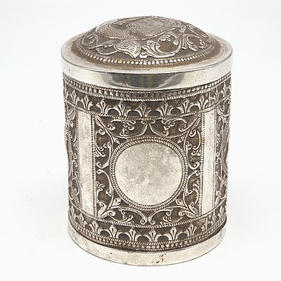 Indian Silver Box with Repousse Decoration, 20th Century, 136g