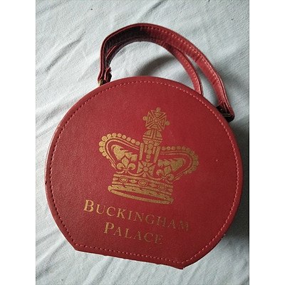 Buckingham Palace dual dog bowl carrier