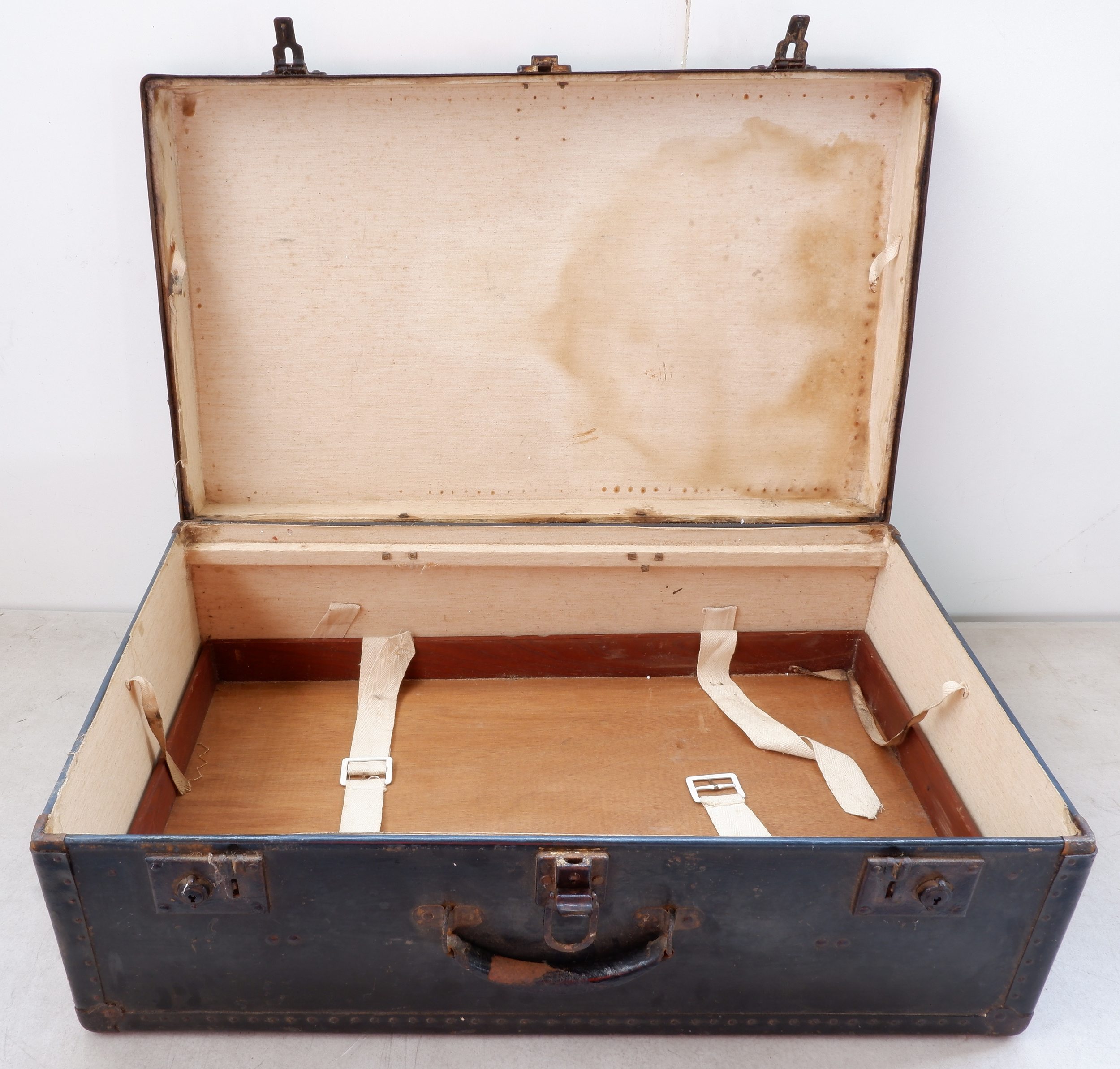 Victor Luggage Steamer Trunk - Lot 1030425 | ALLBIDS