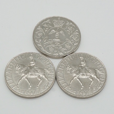 Three Elizabeth II 1977 Commemorative Anniversary Medallions
