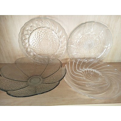Assorted glassware: Bowl 2 plates and chip & dip server