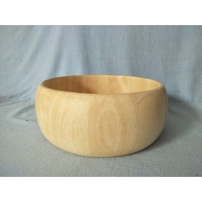 25cm wooden bowl by Ingrid Wood (New with original box)