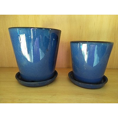 Set of 2 blue glazed pots with dishes