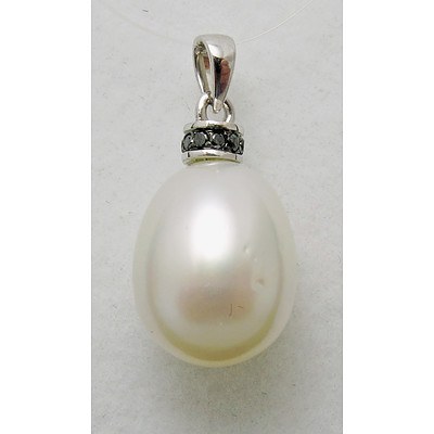 9ct White Gold Pearl & Black Diamond Pendant