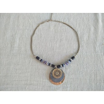 Beaded necklace with 3 disc pendant