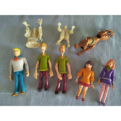 Scooby Doo The Mystery Machine Ghost Patrol Van and figurines
