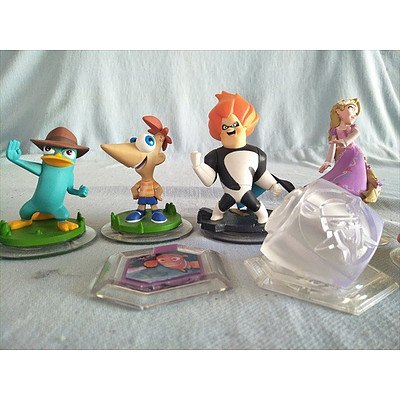 13 Disney Infinity figures & power discs - for Nintendo Wii