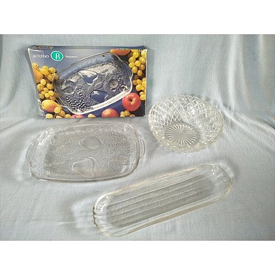 Assorted glass serving trays or bowls including Autunno Borgonovo Italian glass rectangular platter (33x21cm), bread tray and cut glass bowl