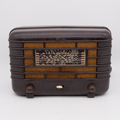 Bakelite Cased His Master's Voice Little Nipper Valve Radio