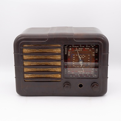 Bakelite Cased AWA Valve Radio