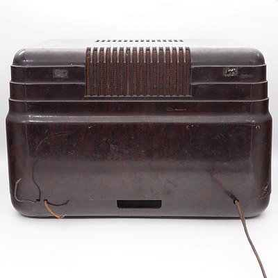 Bakelite Cased Kriesler Model 11-7 Valve Radio