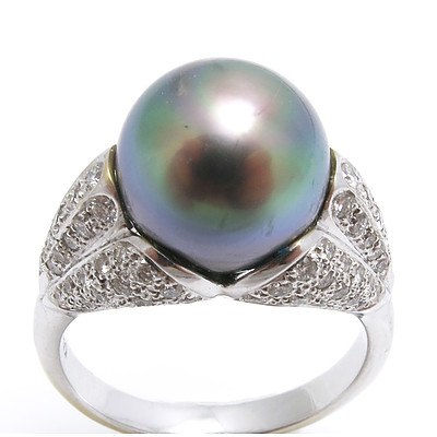 18ct Gold Tahitian Pearl & Diamond Ring