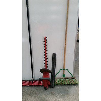Pope Power Cut Hedge Trimmer & 2 Brooms