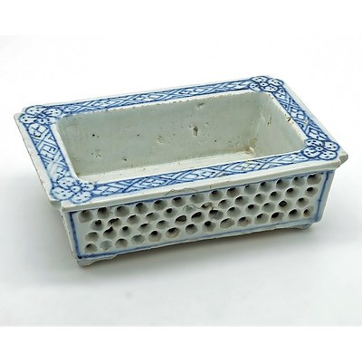 Chinese Blue and White Porcelain Planter with Reticulated Walls, 19th Century