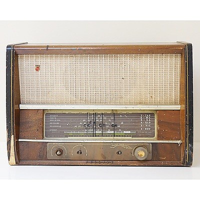 Vintage Phillips Model 147 Timber Cased Valve Radio