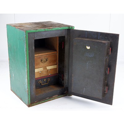 Antique Green Safe with Cotterill Lever Lock