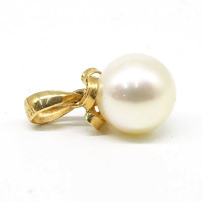 18ct Yellow Gold Creme White Pearl Pendant with High Lustre, 8mm,