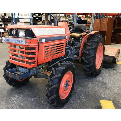 Kubota L2050 1.1L 3 Cylinder 4WD Diesel Tractor with Slasher & Boom Attachments